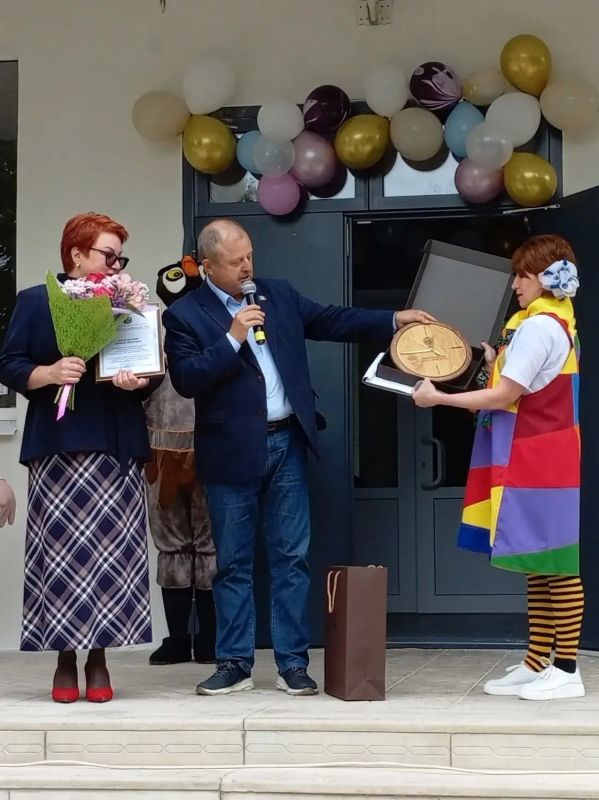 В День защиты детей в Валдае после капитального ремонта открылась школа В День защиты детей в Валдае после капитального ремонта открылась школа