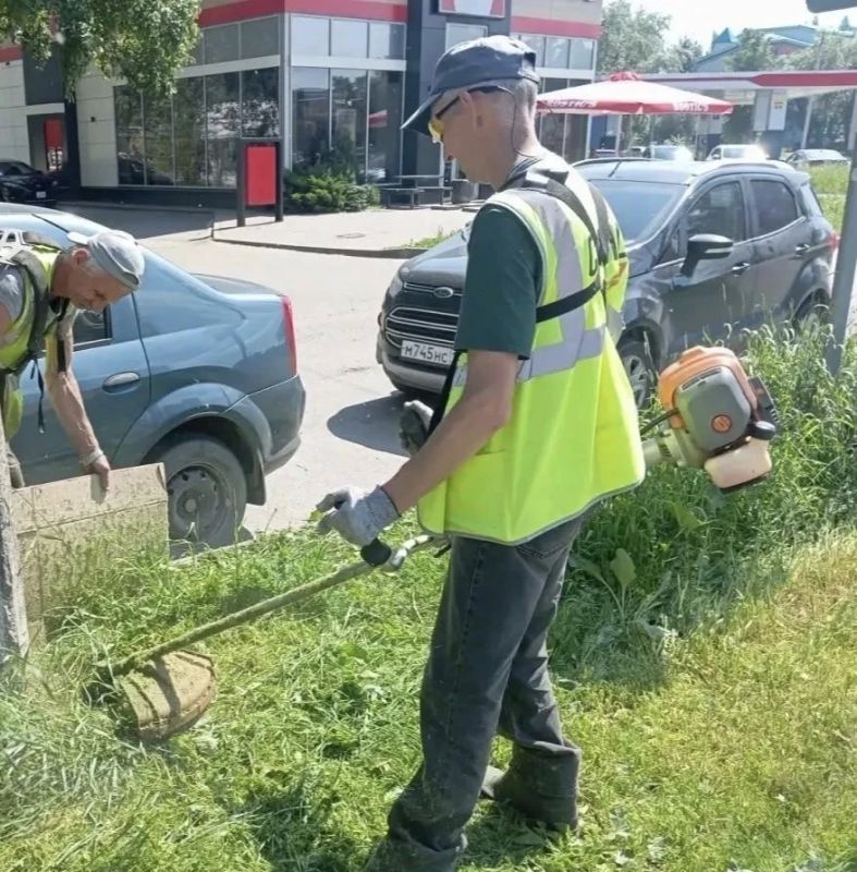 Александр Розбаум: Уважаемые Новгородцы!. . Окос травы на городских и неразграниченных территориях проводится ежедневно Работы ведутся с помощью ручных триммеров, специальной малогабаритной техники и тракторов Александр Розбаум: Уважаемые Новгородцы!. . Окос травы на городских и неразграниченных территориях проводится ежедневно Работы ведутся с помощью ручных триммеров, специальной малогабаритной техники и тракторов