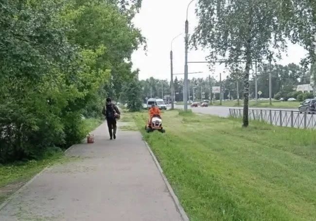 Александр Розбаум: Уважаемые Новгородцы!. . Окос травы на городских и неразграниченных территориях проводится ежедневно Работы ведутся с помощью ручных триммеров, специальной малогабаритной техники и тракторов Александр Розбаум: Уважаемые Новгородцы!. . Окос травы на городских и неразграниченных территориях проводится ежедневно Работы ведутся с помощью ручных триммеров, специальной малогабаритной техники и тракторов