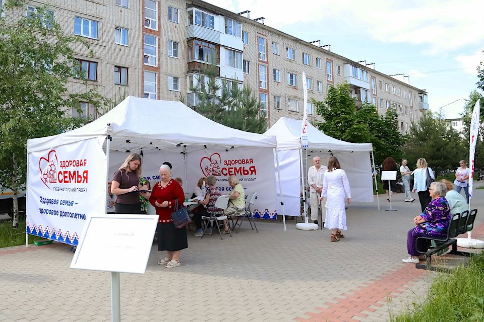 Вчера в Великом Новгороде прошел первый выезд губернаторского проекта «Здоровая семья» Вчера в Великом Новгороде прошел первый выезд губернаторского проекта «Здоровая семья»
