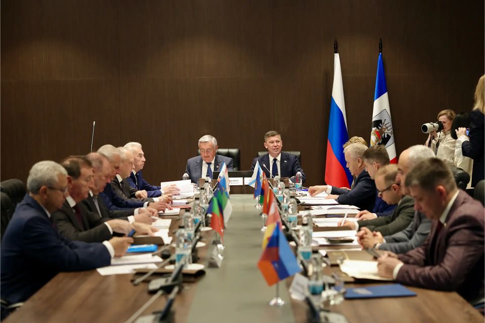 Новгородская областная Дума и Собрание депутатов Ненецкого автономного округа заключили соглашение о межпарламентском сотрудничестве Новгородская областная Дума и Собрание депутатов Ненецкого автономного округа заключили соглашение о межпарламентском сотрудничестве