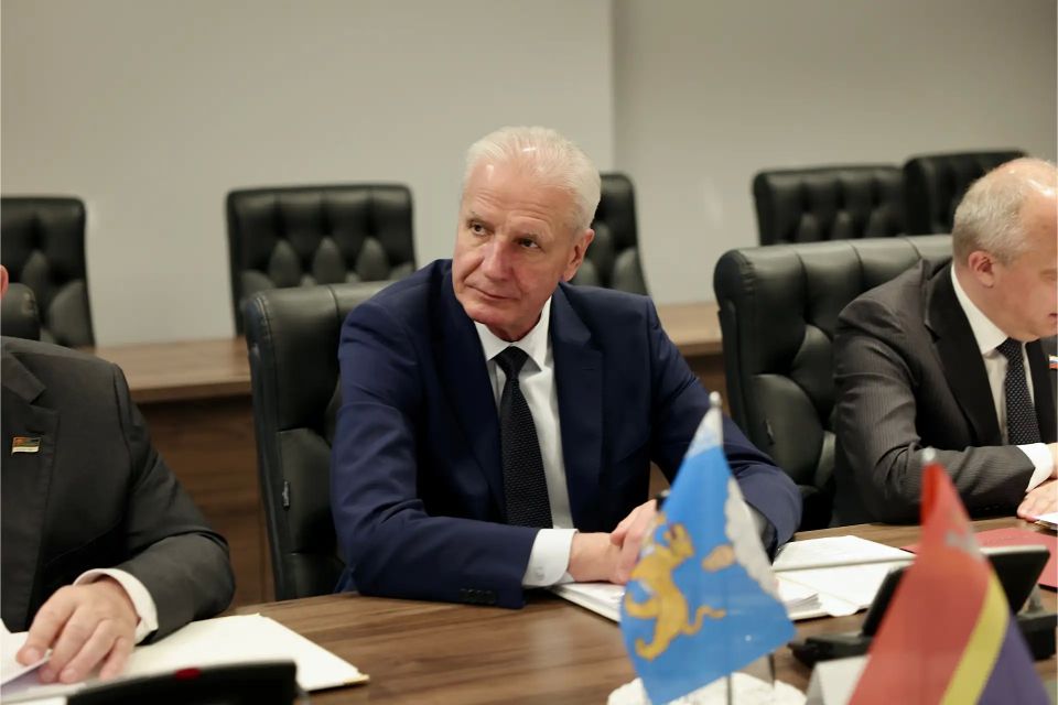 Новгородская областная Дума и Собрание депутатов Ненецкого автономного округа заключили соглашение о межпарламентском сотрудничестве Новгородская областная Дума и Собрание депутатов Ненецкого автономного округа заключили соглашение о межпарламентском сотрудничестве