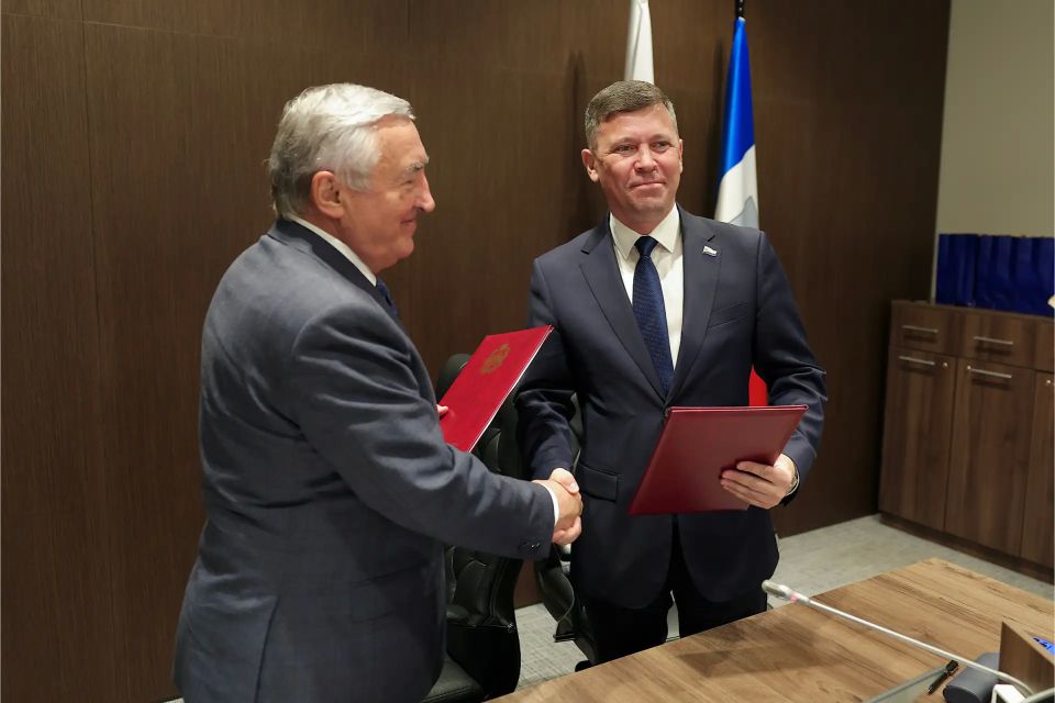 Новгородская областная Дума и Собрание депутатов Ненецкого автономного округа заключили соглашение о межпарламентском сотрудничестве Новгородская областная Дума и Собрание депутатов Ненецкого автономного округа заключили соглашение о межпарламентском сотрудничестве