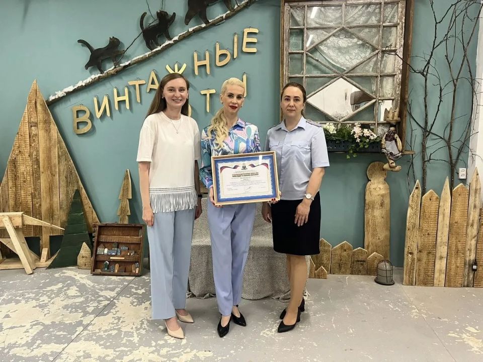 Лапы, краски, безопасность: новгородские полицейские организовали мастер-класс для детей из реабилитационного Центра Лапы, краски, безопасность: новгородские полицейские организовали мастер-класс для детей из реабилитационного Центра