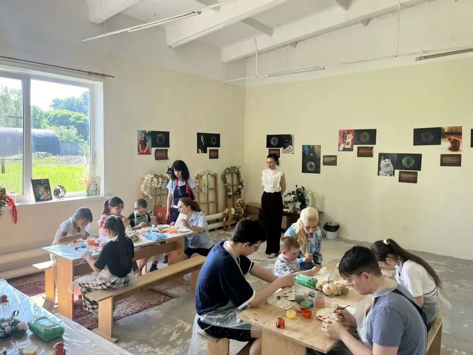 Лапы, краски, безопасность: новгородские полицейские организовали мастер-класс для детей из реабилитационного Центра Лапы, краски, безопасность: новгородские полицейские организовали мастер-класс для детей из реабилитационного Центра