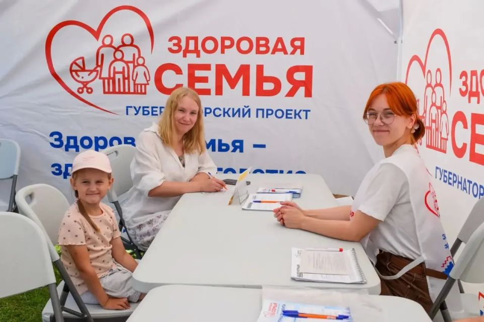 Сегодня мобильна бригада врачей губернаторского проекта «Здоровая семья» работала в Мошенском округе Сегодня мобильна бригада врачей губернаторского проекта «Здоровая семья» работала в Мошенском округе