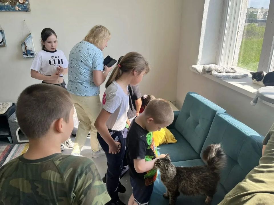 Лапы, краски, безопасность: новгородские полицейские организовали мастер-класс для детей из реабилитационного Центра Лапы, краски, безопасность: новгородские полицейские организовали мастер-класс для детей из реабилитационного Центра