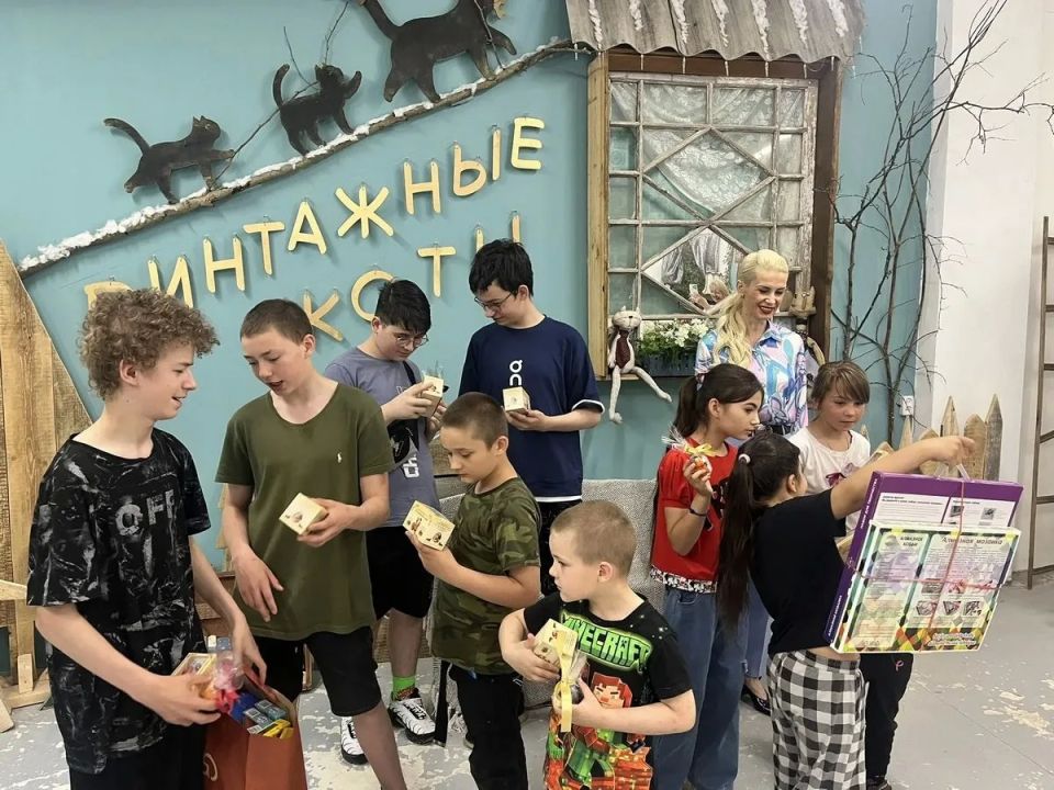 Лапы, краски, безопасность: новгородские полицейские организовали мастер-класс для детей из реабилитационного Центра Лапы, краски, безопасность: новгородские полицейские организовали мастер-класс для детей из реабилитационного Центра