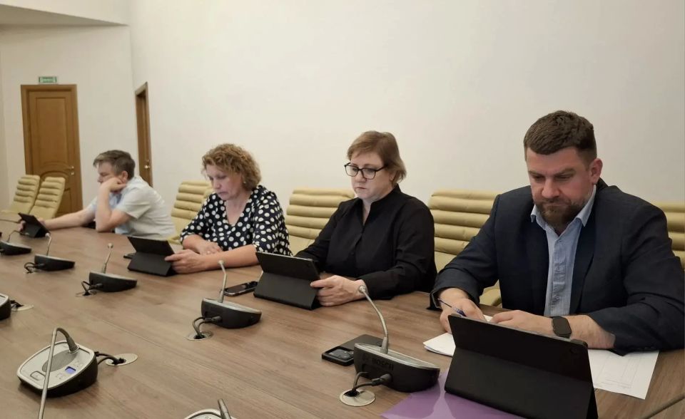 На очередном заседании члены областного избиркома рассмотрели ряд вопросов организации выборов депутатов Государственной Думы Федерального Собрания Российской Федерации девятого созыва и депутатов Новгородской областной Думы... На очередном заседании члены областного избиркома рассмотрели ряд вопросов организации выборов депутатов Государственной Думы Федерального Собрания Российской Федерации девятого созыва и депутатов Новгородской областной Думы...