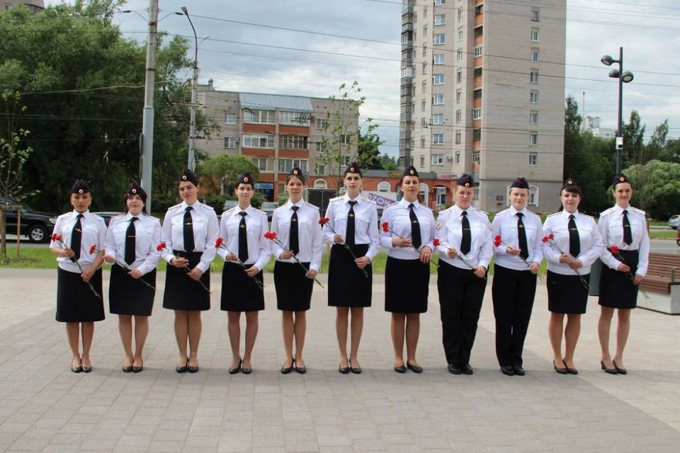 В Великом Новгороде в преддверии Дня России, молодые полицейские приняли Присягу сотрудника органов внутренних дел В Великом Новгороде в преддверии Дня России, молодые полицейские приняли Присягу сотрудника органов внутренних дел