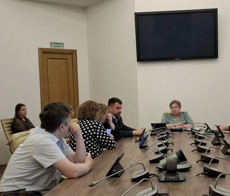 На очередном заседании члены областного избиркома рассмотрели ряд вопросов организации выборов депутатов Государственной Думы Федерального Собрания Российской Федерации девятого созыва и депутатов Новгородской областной Думы... На очередном заседании члены областного избиркома рассмотрели ряд вопросов организации выборов депутатов Государственной Думы Федерального Собрания Российской Федерации девятого созыва и депутатов Новгородской областной Думы...