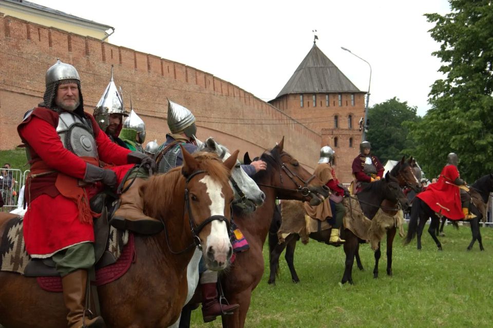 Фоторепортаж: открытие фестиваля исторической реконструкции в Великом Новгороде Фоторепортаж: открытие фестиваля исторической реконструкции в Великом Новгороде