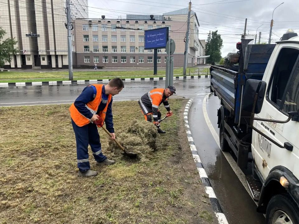 Александр Розбаум: Уважаемые Новгородцы!. В выходные и праздничные дни городские коммунальные службы в постоянном режиме поддерживают чистоту в нашем Великом Новгороде