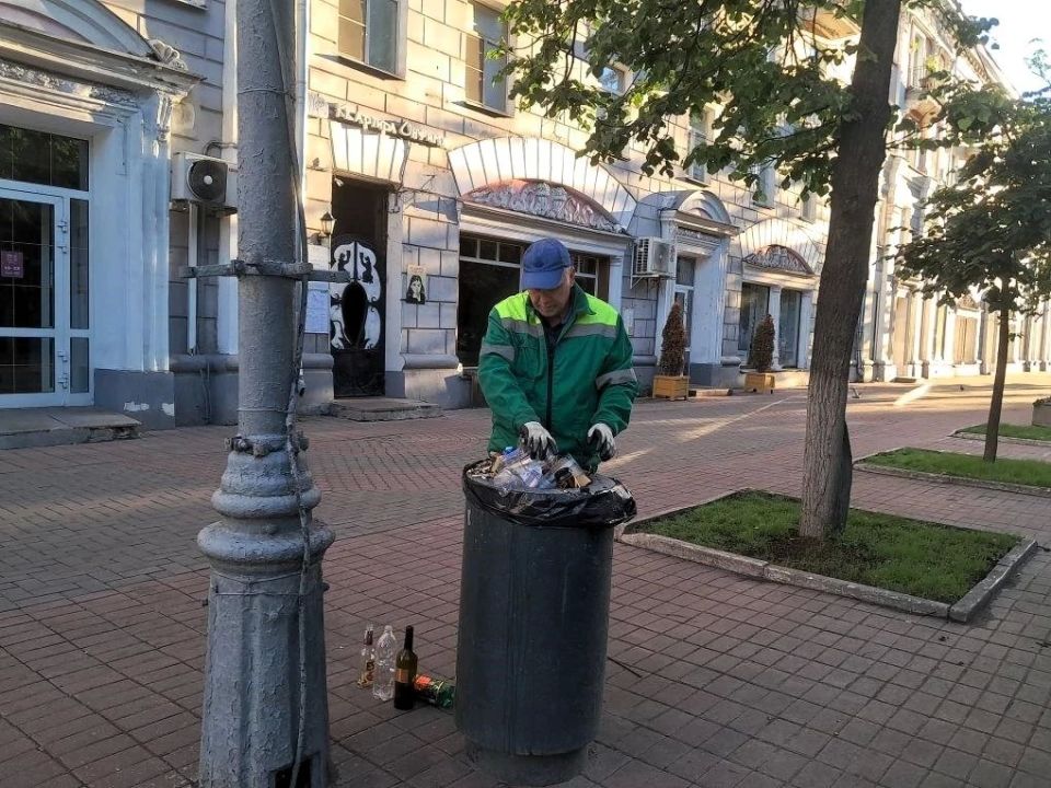 Александр Розбаум: Уважаемые Новгородцы!. В выходные и праздничные дни городские коммунальные службы в постоянном режиме поддерживают чистоту в нашем Великом Новгороде Александр Розбаум: Уважаемые Новгородцы!. В выходные и праздничные дни городские коммунальные службы в постоянном режиме поддерживают чистоту в нашем Великом Новгороде