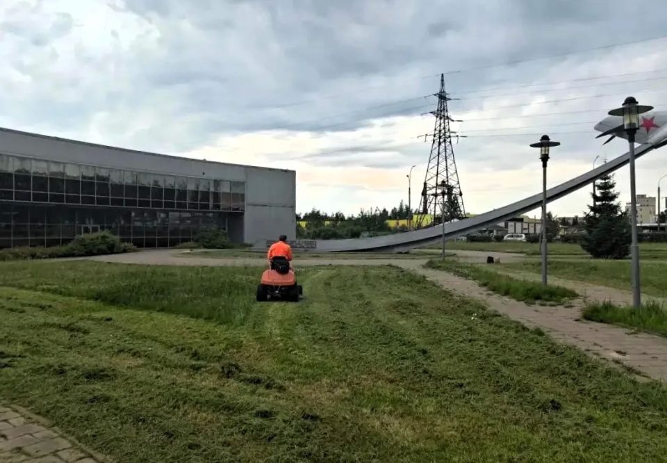 Александр Розбаум: Уважаемые Новгородцы!. В выходные и праздничные дни городские коммунальные службы в постоянном режиме поддерживают чистоту в нашем Великом Новгороде Александр Розбаум: Уважаемые Новгородцы!. В выходные и праздничные дни городские коммунальные службы в постоянном режиме поддерживают чистоту в нашем Великом Новгороде