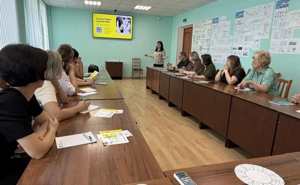 Предпринимателям в Крестцах, Окуловке и Старой Руссе рассказали о маркировке товаров