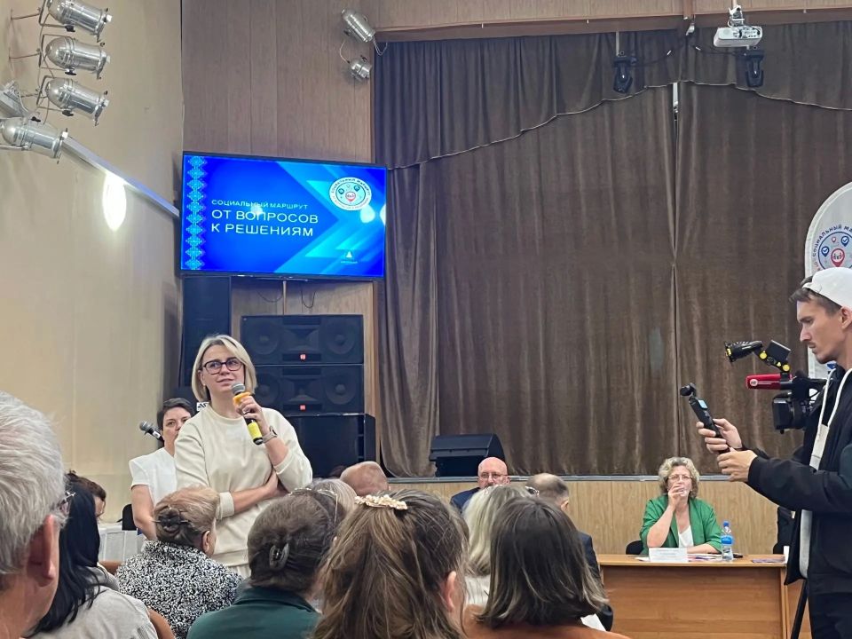 Вчера в рамках проекта «Социальный маршрут» министр здравоохранения Новгородской области Валерий Яковлев работал в Пестово: Вчера в рамках проекта «Социальный маршрут» министр здравоохранения Новгородской области Валерий Яковлев работал в Пестово: