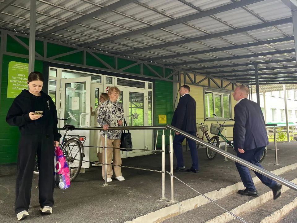 Вчера в рамках проекта «Социальный маршрут» министр здравоохранения Новгородской области Валерий Яковлев работал в Пестово: Вчера в рамках проекта «Социальный маршрут» министр здравоохранения Новгородской области Валерий Яковлев работал в Пестово: