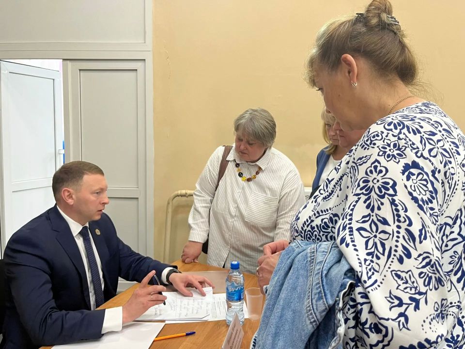 Вчера в рамках проекта «Социальный маршрут» министр здравоохранения Новгородской области Валерий Яковлев работал в Пестово: Вчера в рамках проекта «Социальный маршрут» министр здравоохранения Новгородской области Валерий Яковлев работал в Пестово: