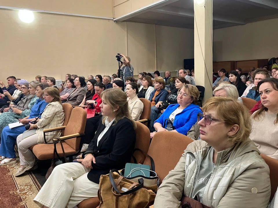 Вчера в рамках проекта «Социальный маршрут» министр здравоохранения Новгородской области Валерий Яковлев работал в Пестово: Вчера в рамках проекта «Социальный маршрут» министр здравоохранения Новгородской области Валерий Яковлев работал в Пестово:
