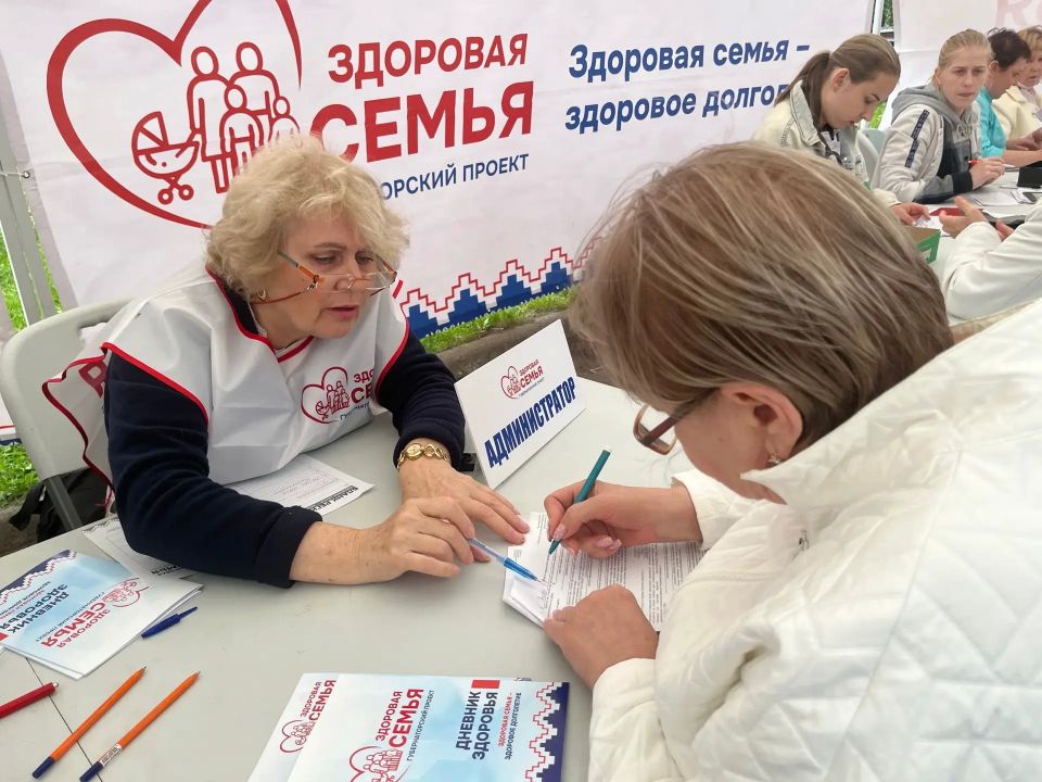 В Великом Новгороде продолжается работа передвижного пункта здоровья в рамках губернаторского проекта «Здоровая семья» В Великом Новгороде продолжается работа передвижного пункта здоровья в рамках губернаторского проекта «Здоровая семья»