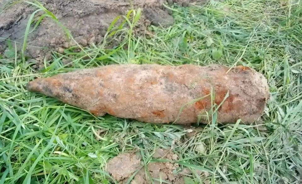 На одной из новгородских улиц обнаружили боеприпас времён ВОВ На одной из новгородских улиц обнаружили боеприпас времён ВОВ