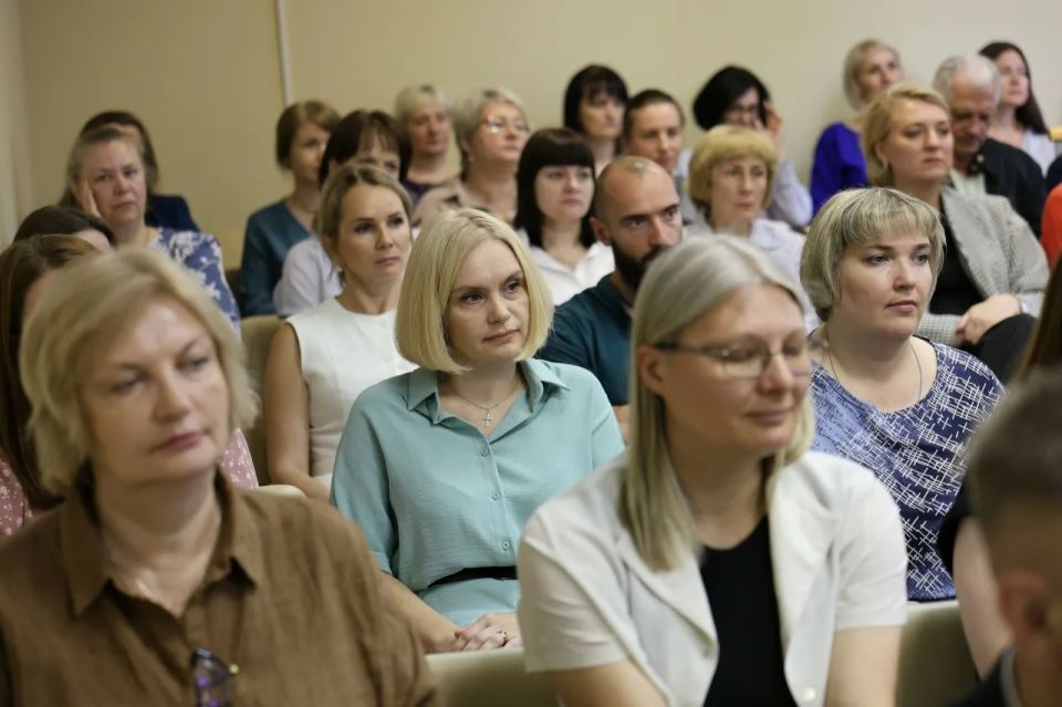 Сотрудников Главного бюро медико-социальной экспертизы по Новгородской области отметили областными наградами Сотрудников Главного бюро медико-социальной экспертизы по Новгородской области отметили областными наградами