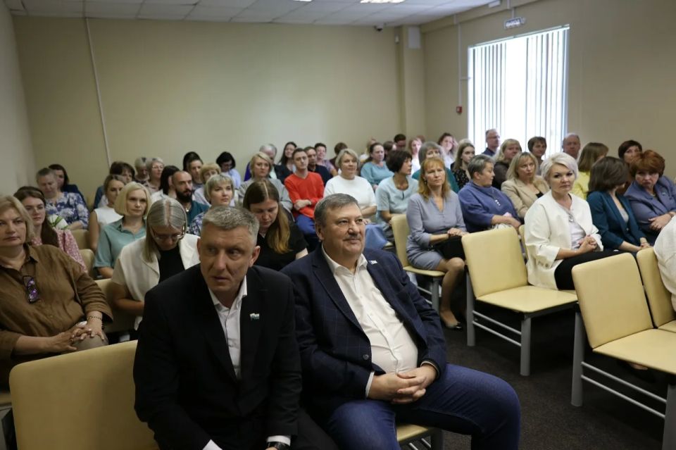Сотрудников Главного бюро медико-социальной экспертизы по Новгородской области отметили областными наградами Сотрудников Главного бюро медико-социальной экспертизы по Новгородской области отметили областными наградами