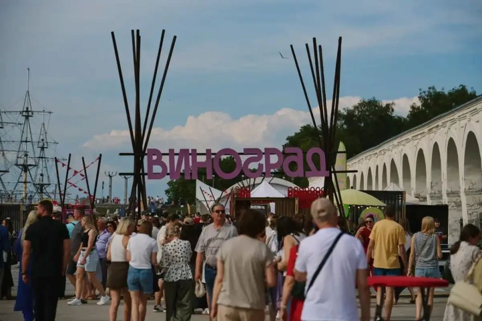 Фестиваль «Виноград» в Великом Новгороде посетили рекордные 270 тысяч раз Фестиваль «Виноград» в Великом Новгороде посетили рекордные 270 тысяч раз