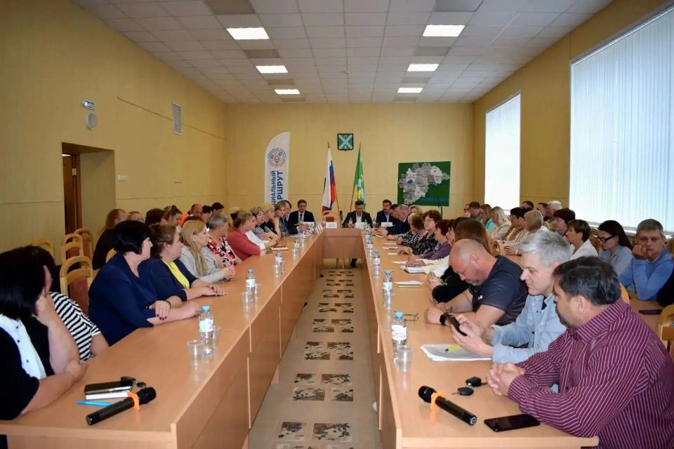 Вчера проект «Социальный маршрут» работал в Крестцах,об этом рассказал министр здравоохранения Новгородской области Валерий Яковлев Вчера проект «Социальный маршрут» работал в Крестцах,об этом рассказал министр здравоохранения Новгородской области Валерий Яковлев