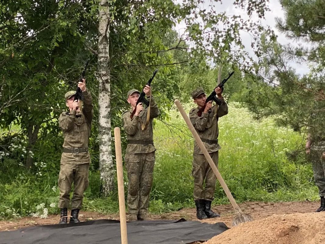 Новгородские поисковики установили восемь имён солдат бойцов Красной армии Новгородские поисковики установили восемь имён солдат бойцов Красной армии