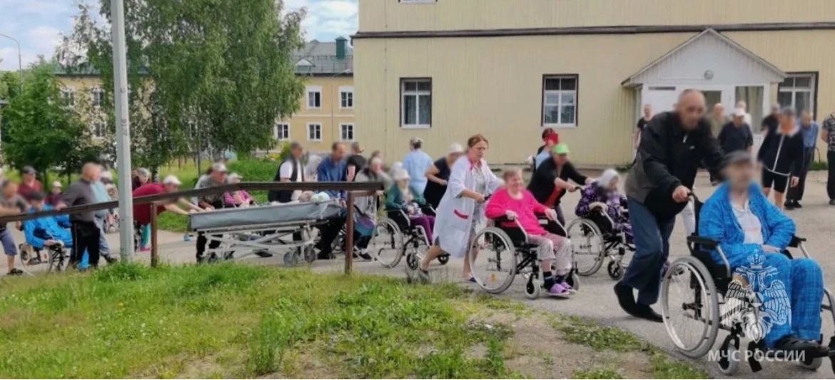 Учебная эвакуация в доме социального обслуживания Учебная эвакуация в доме социального обслуживания