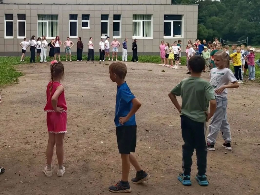 В Маловишерском округе полицейские проводят профилактические мероприятия с детьми и подростками В Маловишерском округе полицейские проводят профилактические мероприятия с детьми и подростками
