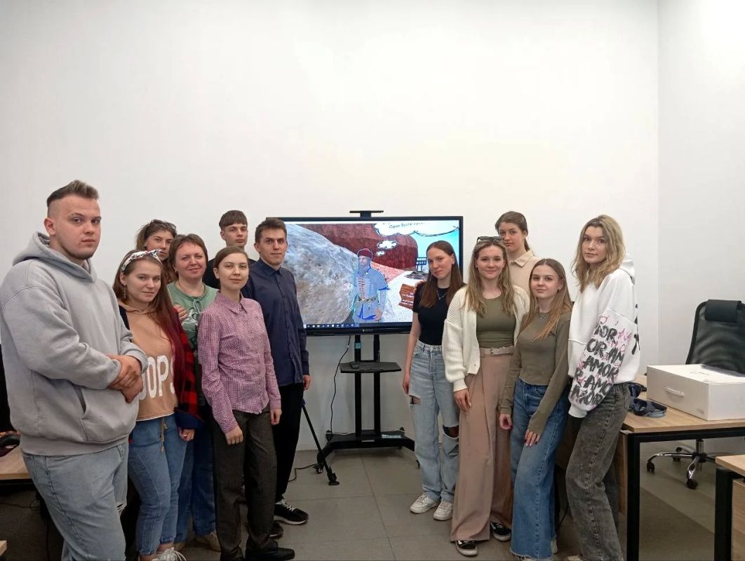 Молодой новгородец помогает школьникам развивать информационную грамотность Молодой новгородец помогает школьникам развивать информационную грамотность