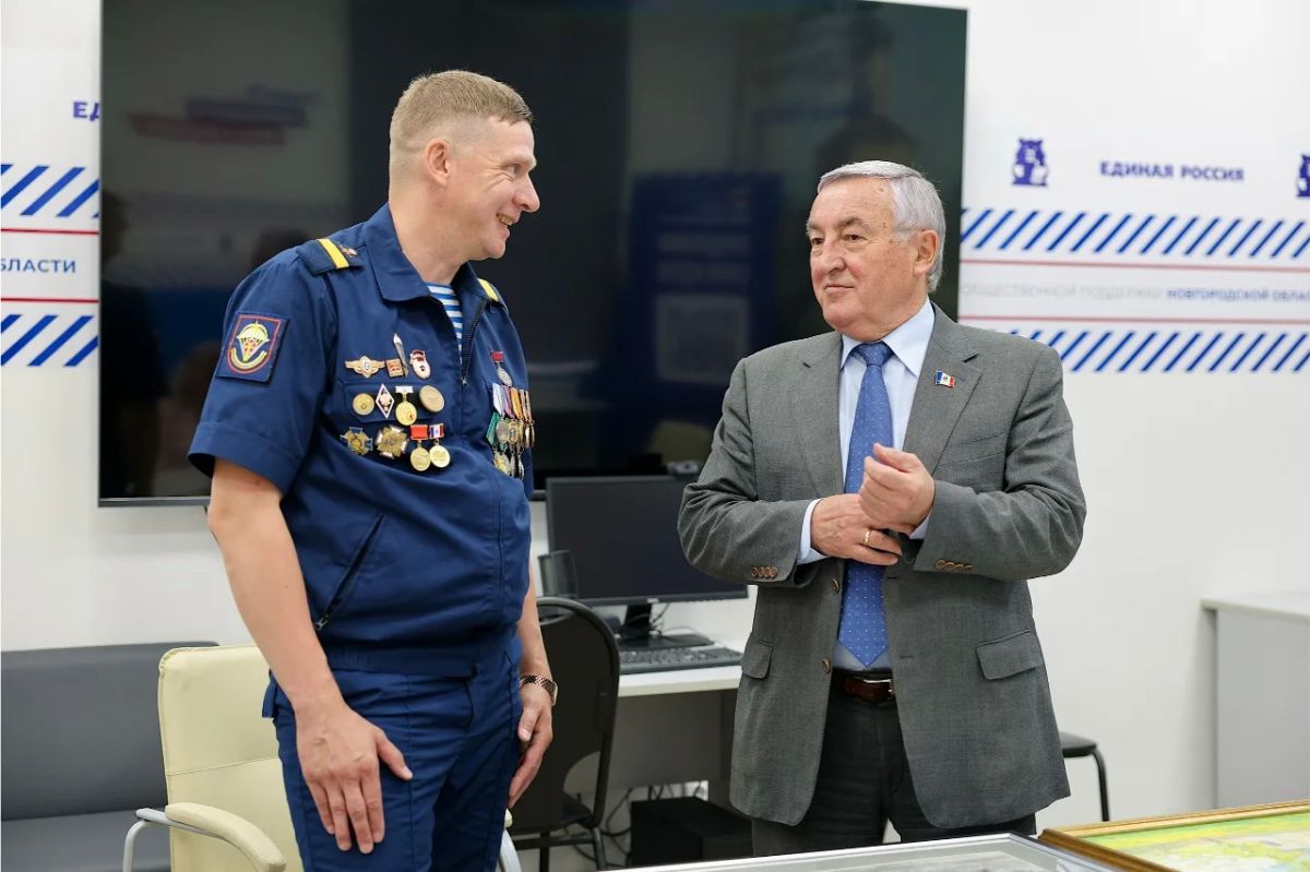 Председатель Новгородской областной Думы, руководитель региональной общественной приёмной «Единой России» Юрий Бобрышев провёл приём граждан Председатель Новгородской областной Думы, руководитель региональной общественной приёмной «Единой России» Юрий Бобрышев провёл приём граждан