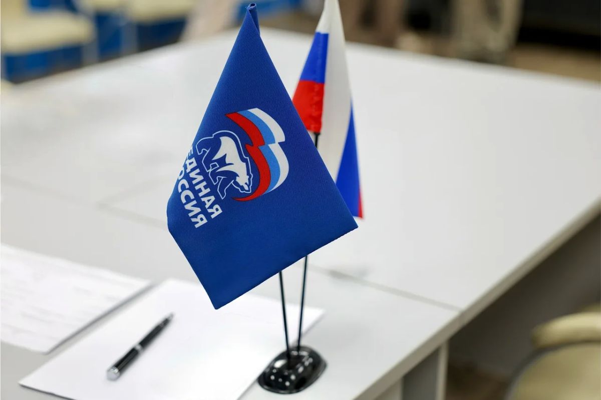 Председатель Новгородской областной Думы, руководитель региональной общественной приёмной «Единой России» Юрий Бобрышев провёл приём граждан Председатель Новгородской областной Думы, руководитель региональной общественной приёмной «Единой России» Юрий Бобрышев провёл приём граждан