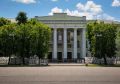 В Великом Новгороде приступили к ремонту портика здания Дворянского собрания