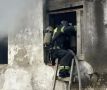Пожарные потушили в Боровичах жилой дом на Бригадной улице