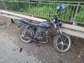 Водитель мопеда врезался в ограждение в Маловишерском округе