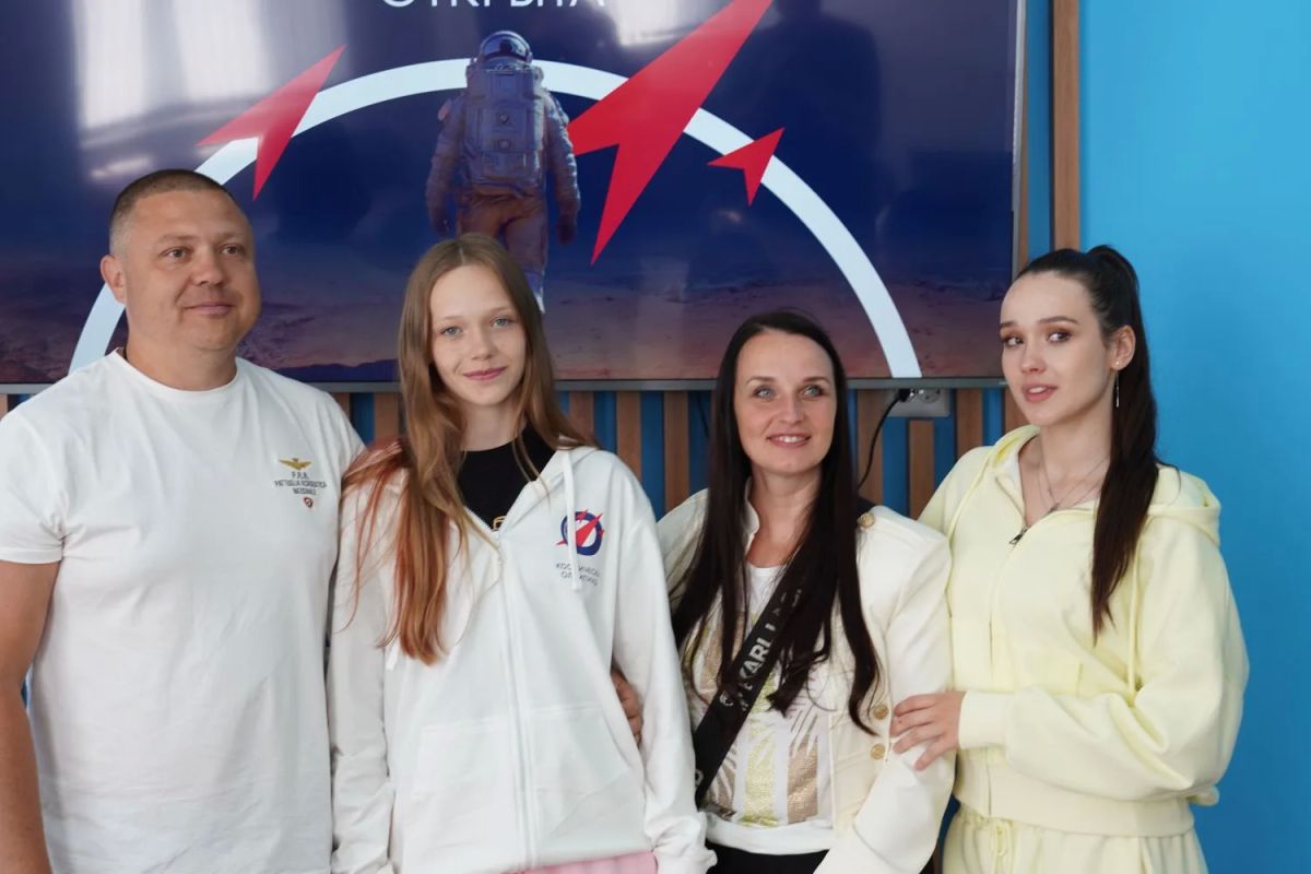 Победители «Космической олимпиады» сегодня отправились на космодром «Байконур» Победители «Космической олимпиады» сегодня отправились на космодром «Байконур»