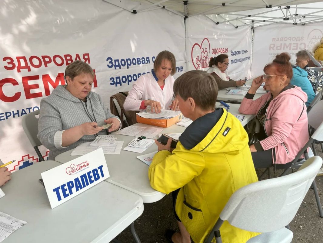 В День семьи, любви и верности проект «Здоровая семья» посетили 75 новгородцев В День семьи, любви и верности проект «Здоровая семья» посетили 75 новгородцев