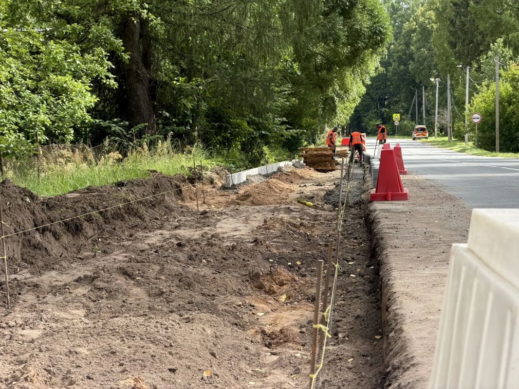 В Любытине продолжается обустройство дорожной инфраструктуры В Любытине продолжается обустройство дорожной инфраструктуры