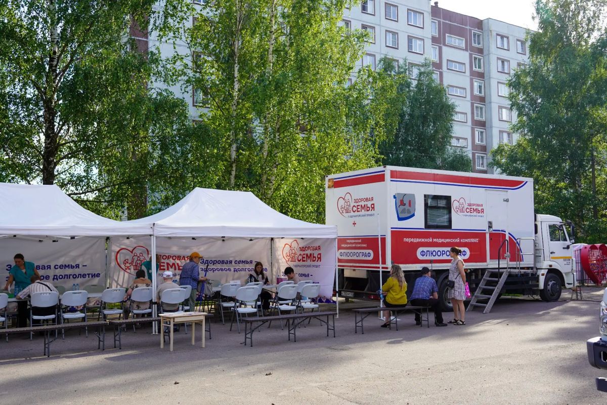 Вчера губернаторский проект "Здоровая семья" работал в Деревяницком микрорайоне Великого Новгорода Вчера губернаторский проект "Здоровая семья" работал в Деревяницком микрорайоне Великого Новгорода