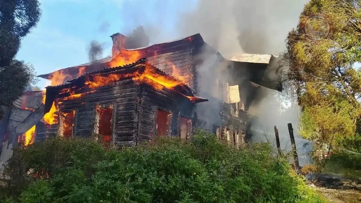 В Маловишерском округе горела усадьба Малышева начала XX века