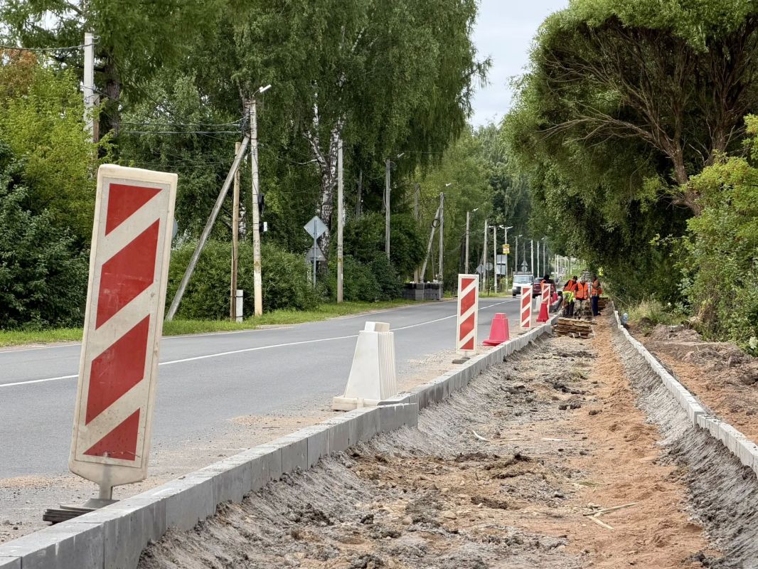 В Любытине продолжается обустройство дорожной инфраструктуры В Любытине продолжается обустройство дорожной инфраструктуры