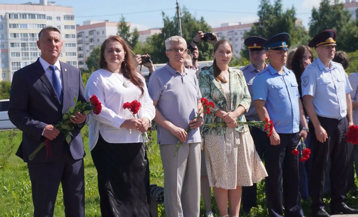 Александр Розбаум: Уважаемые Новгородцы!. В День рождения государственного деятеля и поэта Гавриила Романовича Державина по сложившейся традиции у памятника Гавриилу Романовичу прошло торжественное мероприятие, приуроченное... Александр Розбаум: Уважаемые Новгородцы!. В День рождения государственного деятеля и поэта Гавриила Романовича Державина по сложившейся традиции у памятника Гавриилу Романовичу прошло торжественное мероприятие, приуроченное...