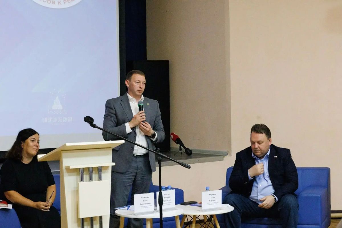 Об очередной встрече в рамках «Социального маршрута» в поселке Любытино рассказал министр здравоохранения Новгородской области Валерий Яковле Об очередной встрече в рамках «Социального маршрута» в поселке Любытино рассказал министр здравоохранения Новгородской области Валерий Яковле