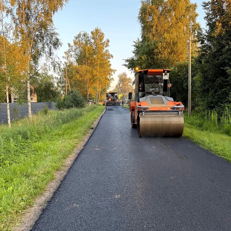 В Парфинском округе завершается ремонт дороги, проходящей через две деревни