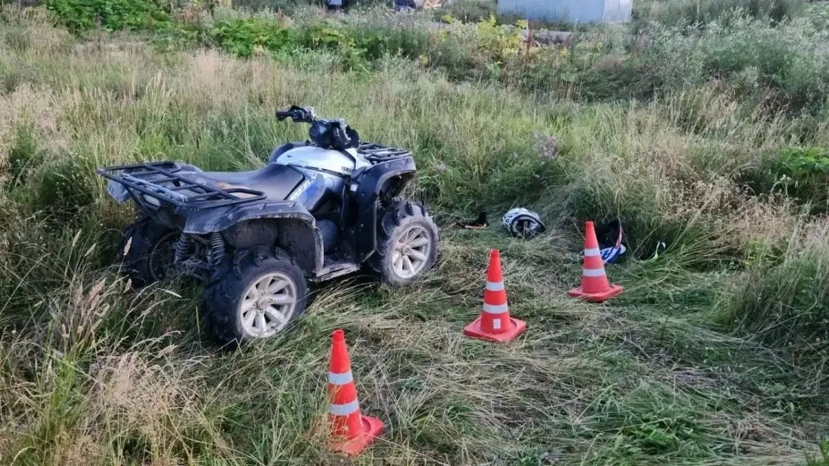 В Чудовском округе 18-летнюю девушку госпитализировали после падения с квадроцикла