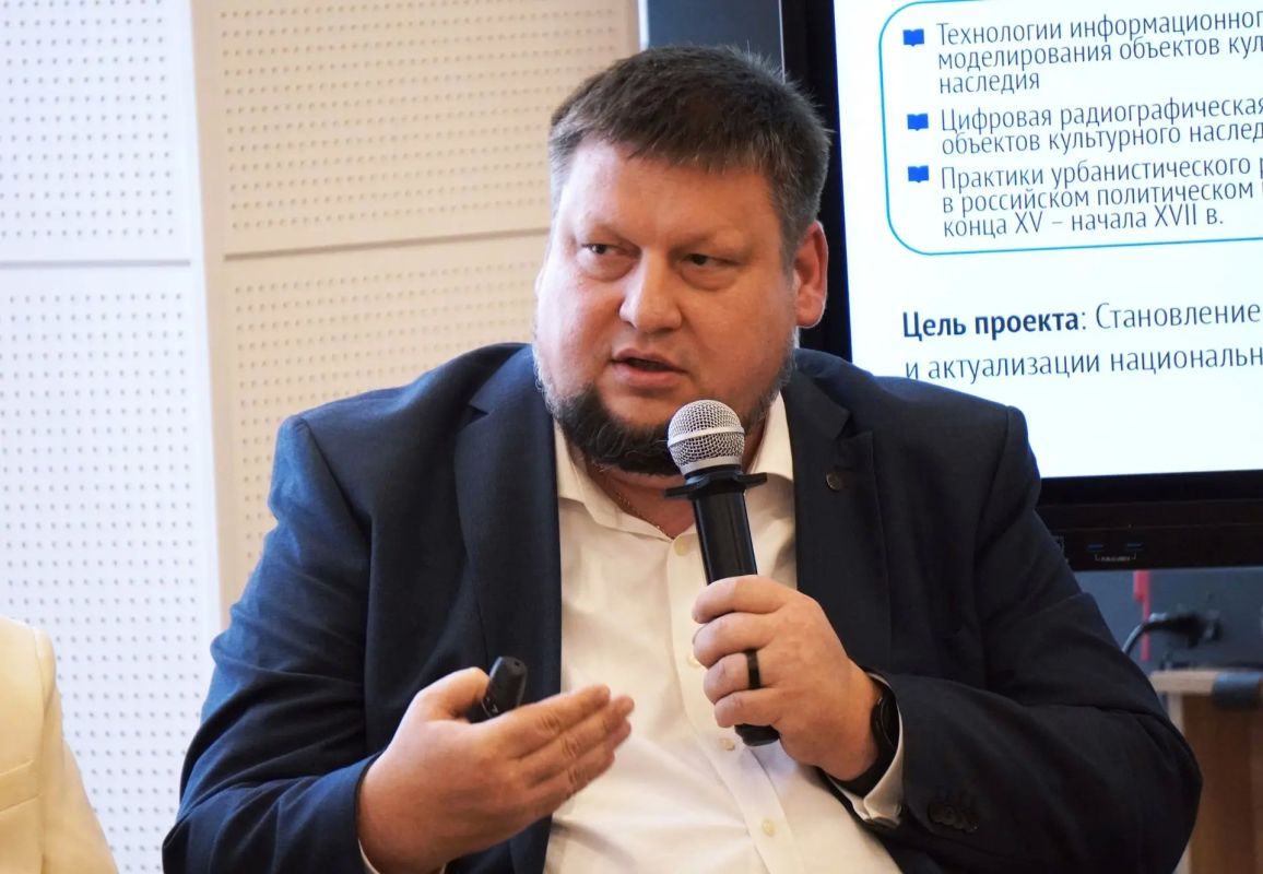 Александр Розбаум: Уважаемые Новгородцы!. Сегодня в рамках губернаторского проекта «Новгородская мозаика», приуроченного к Году единства народов России, в ИНТЦ «Интеллектуальная электроника — Валдай» прошел круглый стол... Александр Розбаум: Уважаемые Новгородцы!. Сегодня в рамках губернаторского проекта «Новгородская мозаика», приуроченного к Году единства народов России, в ИНТЦ «Интеллектуальная электроника — Валдай» прошел круглый стол...